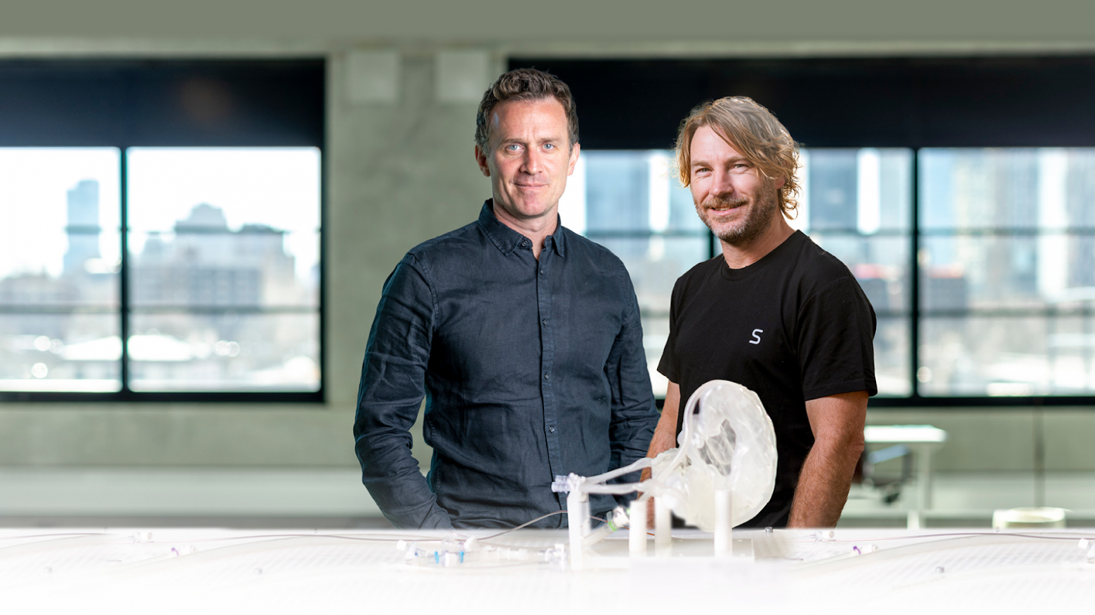 Том Оксли, Николас Опи, мозг