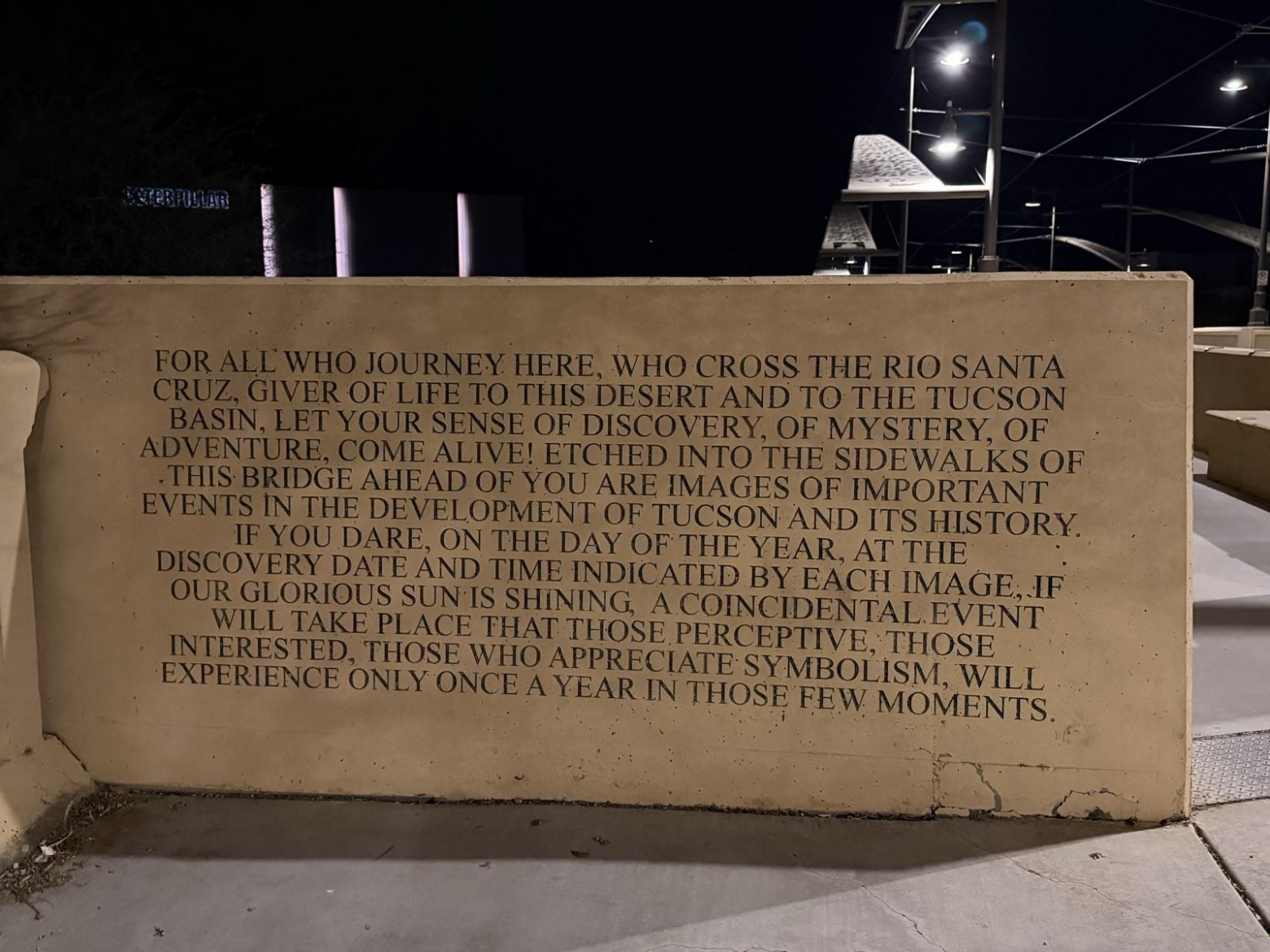 Мост Rio Santa Cruz – надпись об истории Тусона