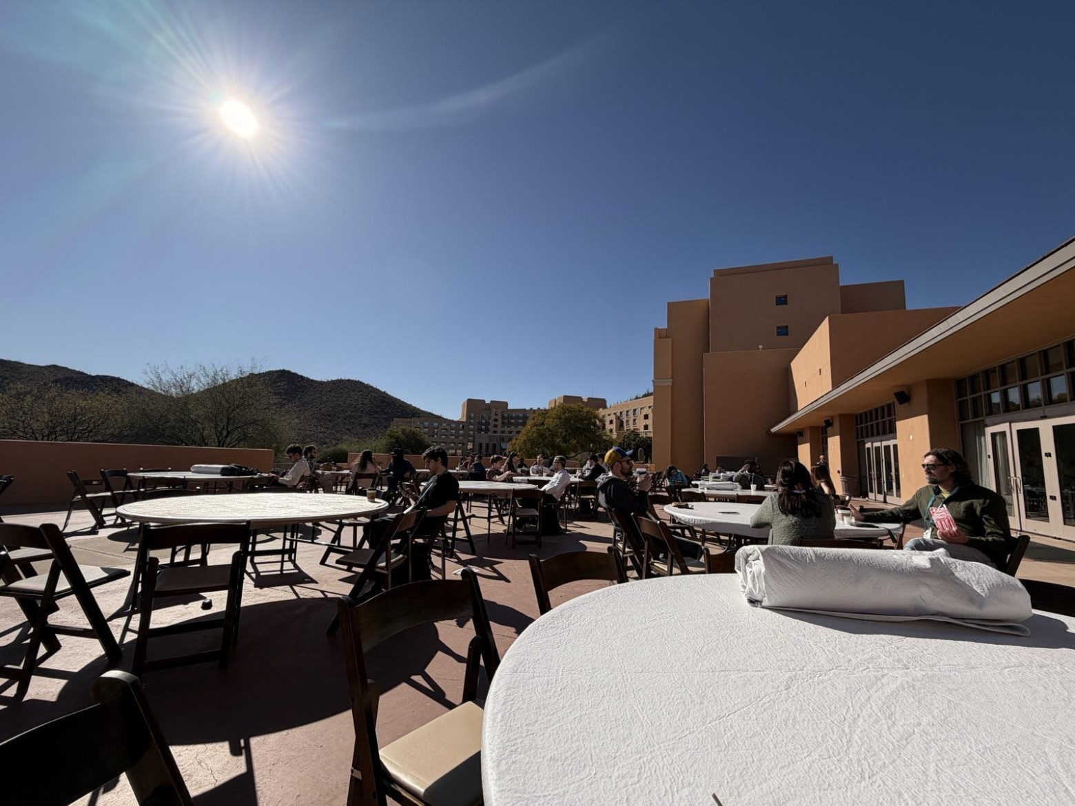 Открытая терраса Marriott