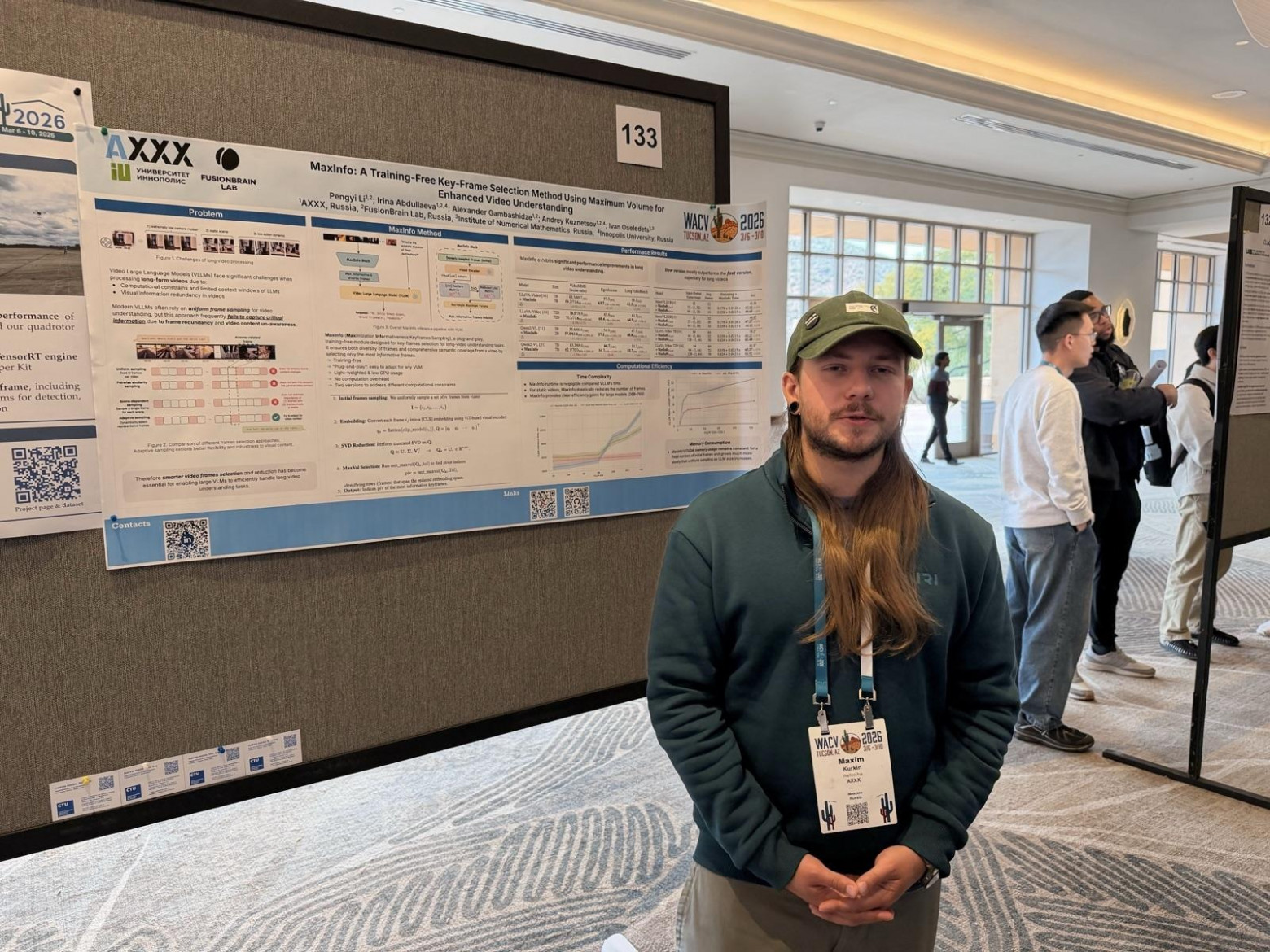 Максим у постера MaxInfo – другой ракурс