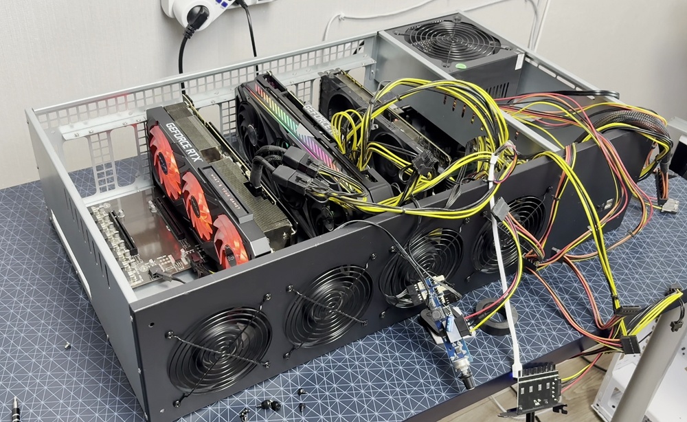 Локальный ИИ: майнинг плата + 3 RTX 3090 - 11