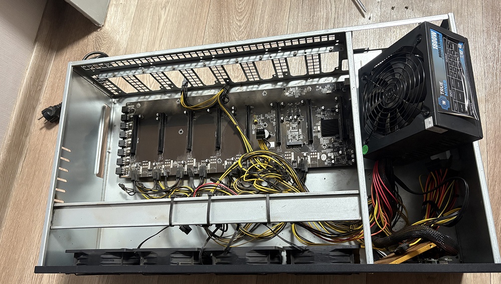 Локальный ИИ: майнинг плата + 3 RTX 3090 - 6