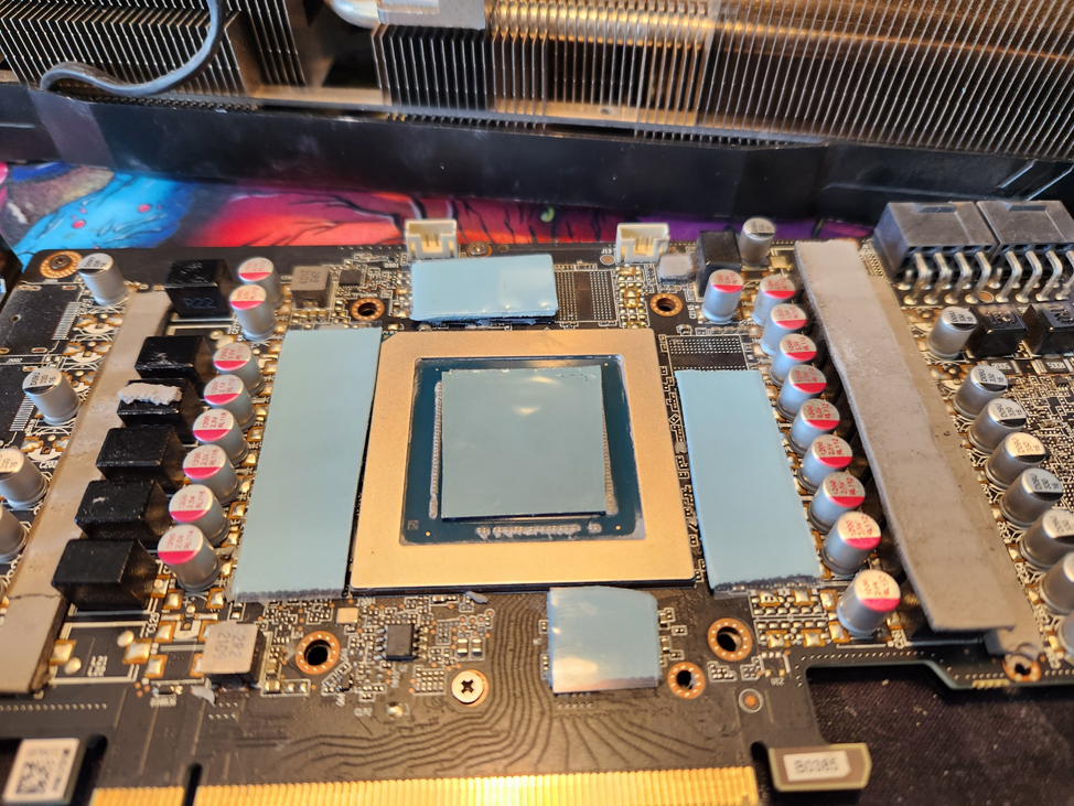 Карты после покупки обязательно надо обслужить - охладить VRM, память и GPU.