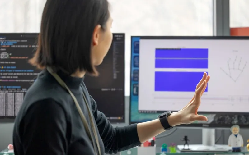 Исследователи c помощью ИИ превратили обычные умные часы в систему точного отслеживания движений руки - 1