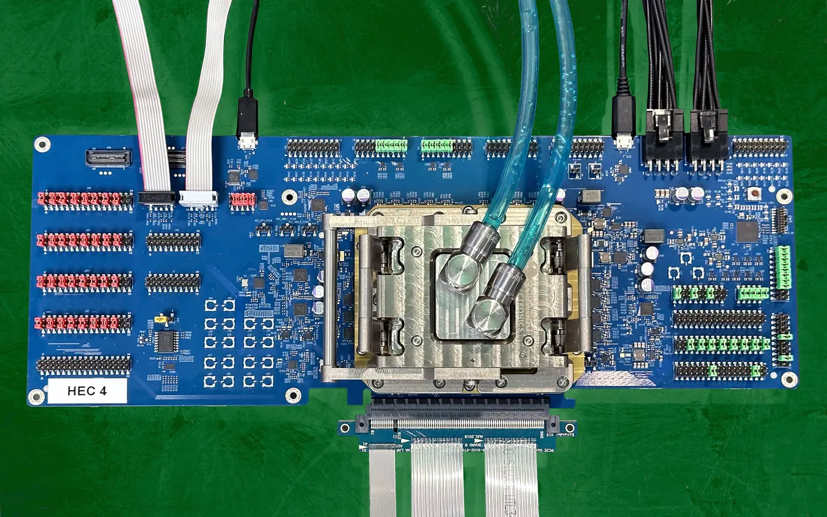 Прототип микросхемы Intel Heracles