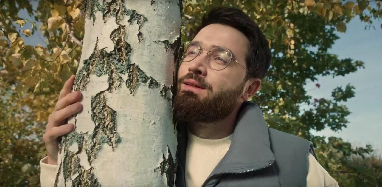 А еще коллеги из маркетинга подбили меня сняться в ролике про «клауд Руууусь», и я стал локальным мемом в компании