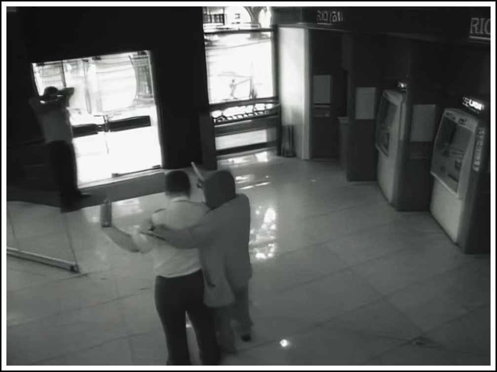 «Человек в сером» отпускает полицейского