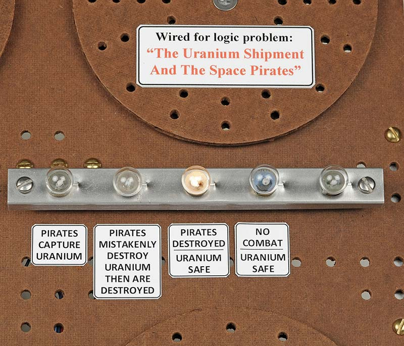 Интересная игра про космических пиратов, хотящих украсть стратегический уран из космического грузовика