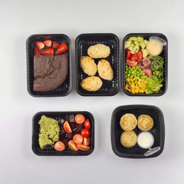 Стал заказывать готовую еду - это лучше, чем ничего. Но не так красиво, как на сайте)