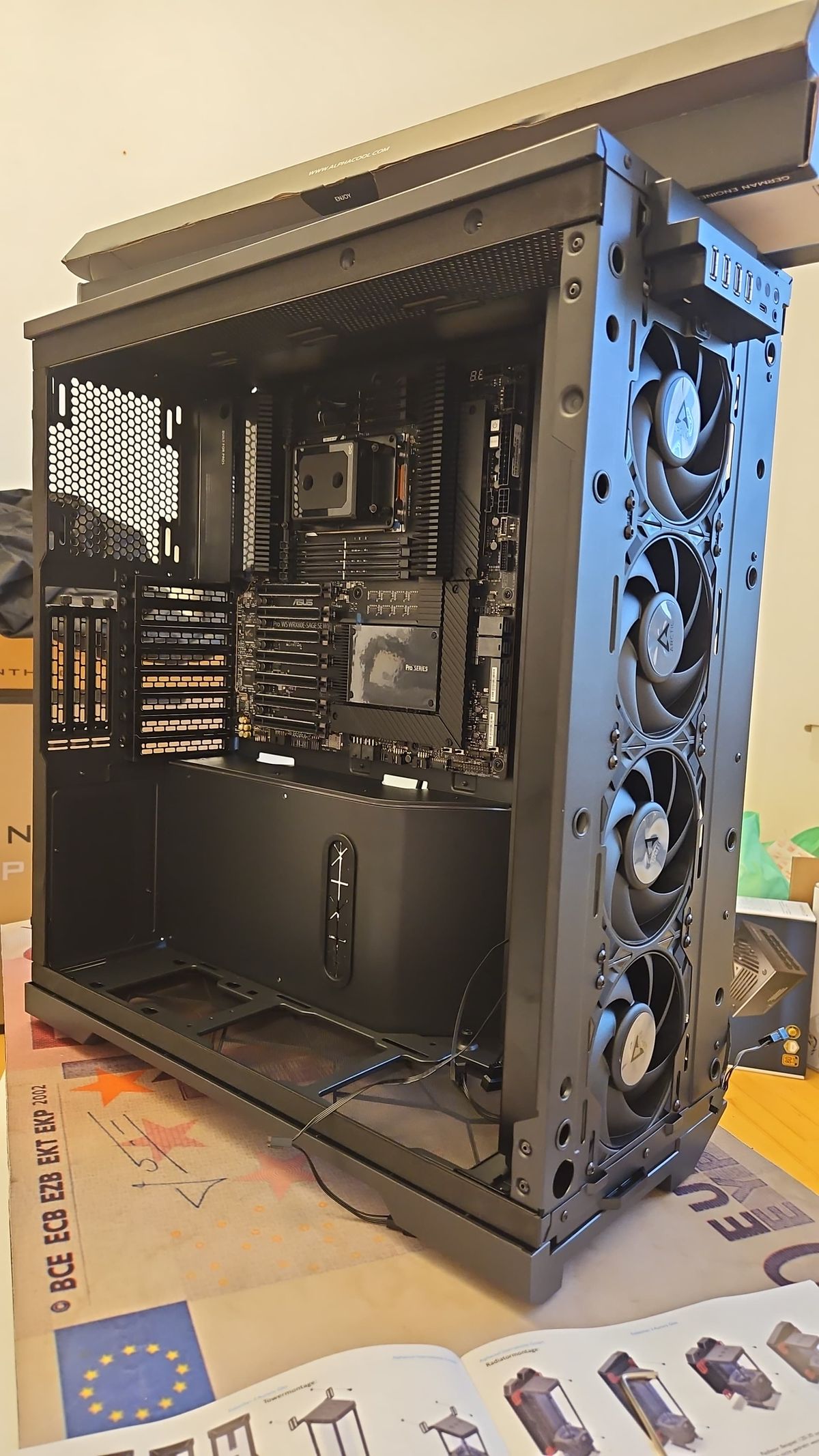 Корпус с материнкой ASUS Pro WS WRX80E-SAGE и фронтальными вентиляторами Arctic — стартовая стадия сборки