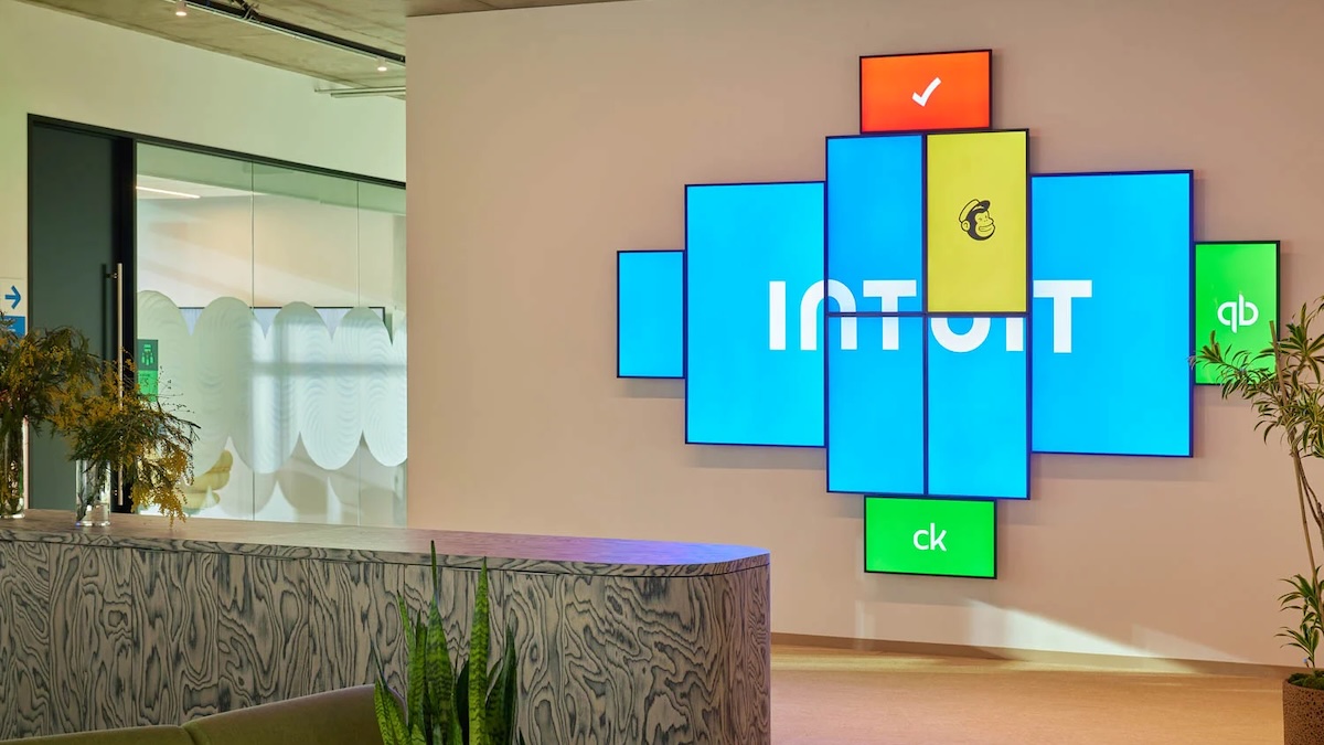 Intuit уволит более 3 тысяч сотрудников, чтобы переориентироваться на ИИ - 1