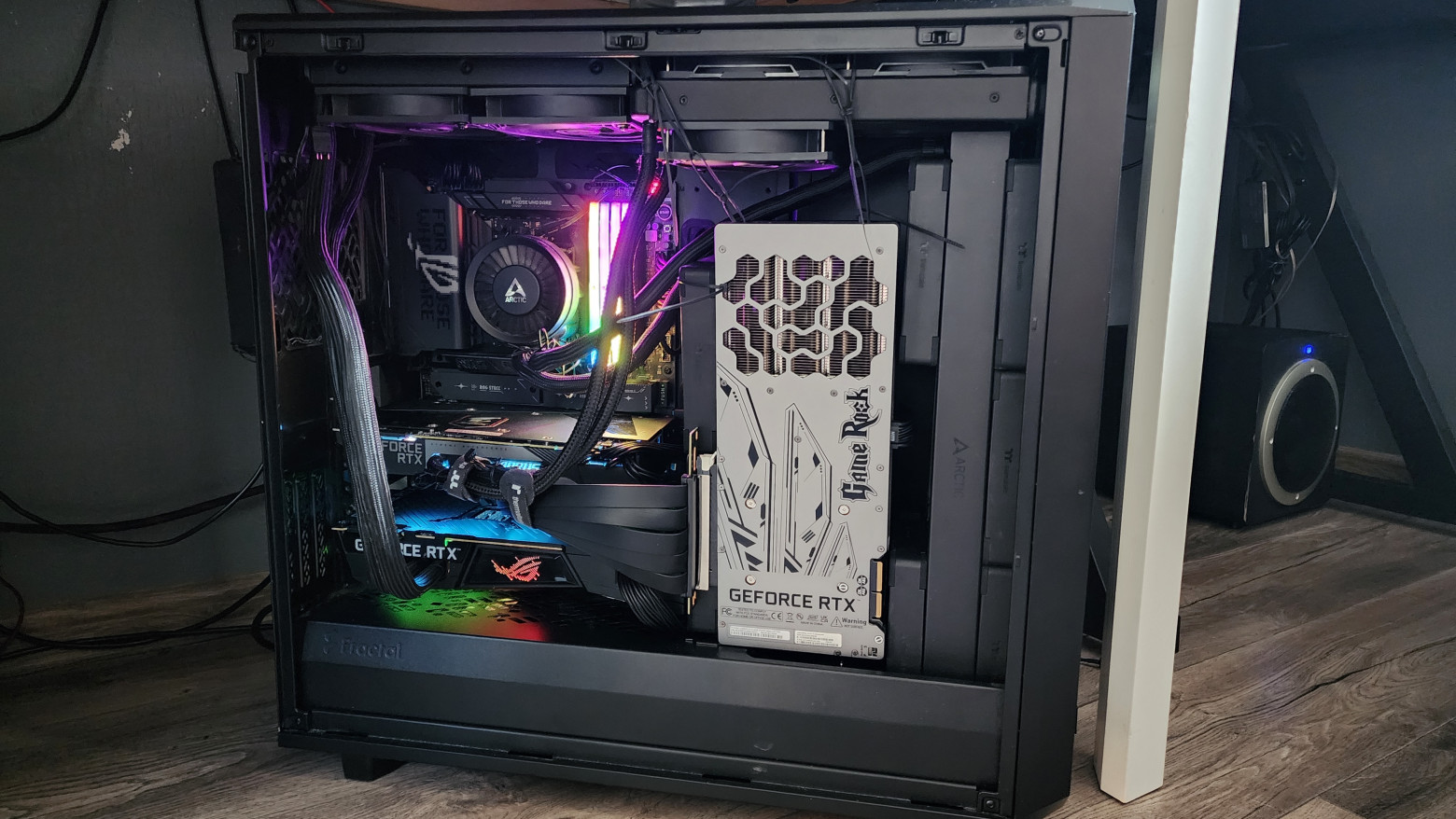 Вот так выглядела сборка с 3 GPU