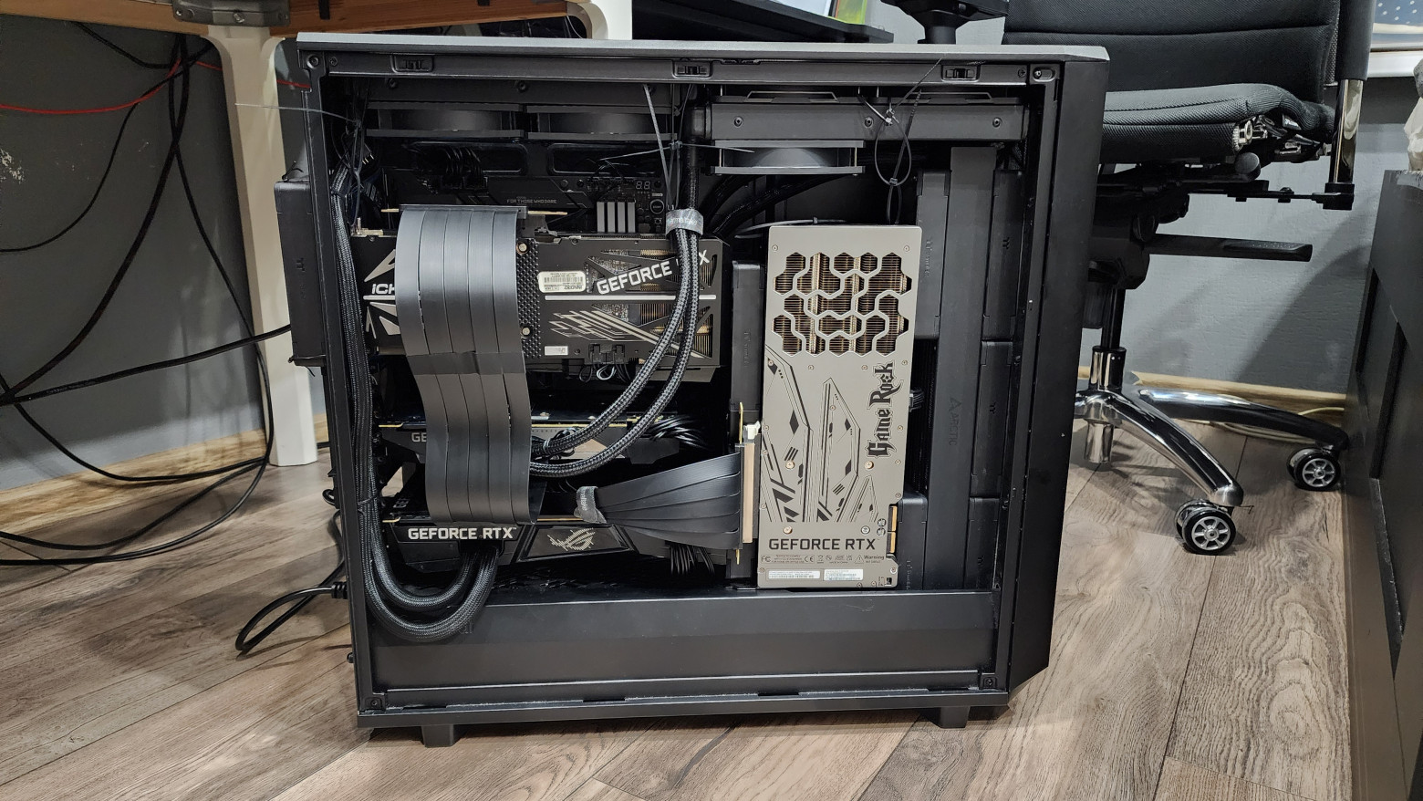 Вот так выглядит сборка с 4 GPU