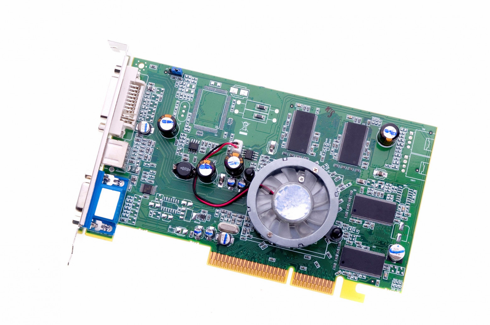 GeForce 256 — первый в мире чип, официально названный термином «GPU». Источник: Fatman73 / Getty Images