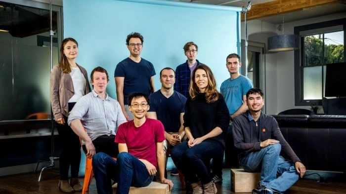 Это «Золотой состав» OpenAI конца 2015 года — кучка гиков, которые еще не знают, что скоро будут ворочать миллиардами и ссориться из-за власти.  (Фото: Wired)