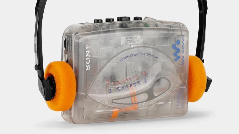 Sony WM-FX193FP с прозрачным корпусом (источник изображения)
