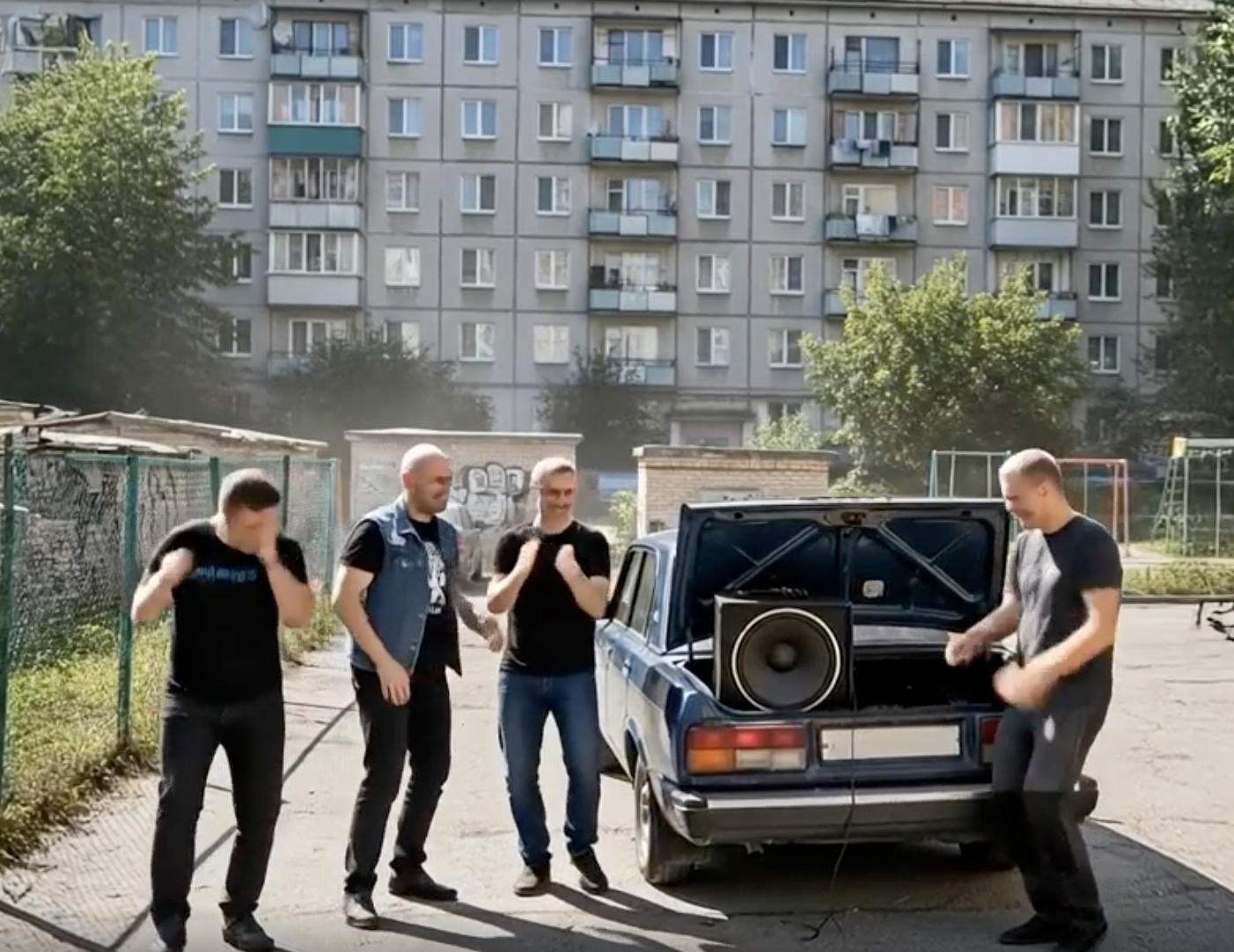 Ролик первой волны. Картинка через ИИ, но всё остальное по-старому — 60 тысяч за штуку, десять кругов согласований и CPM 900 рублей.