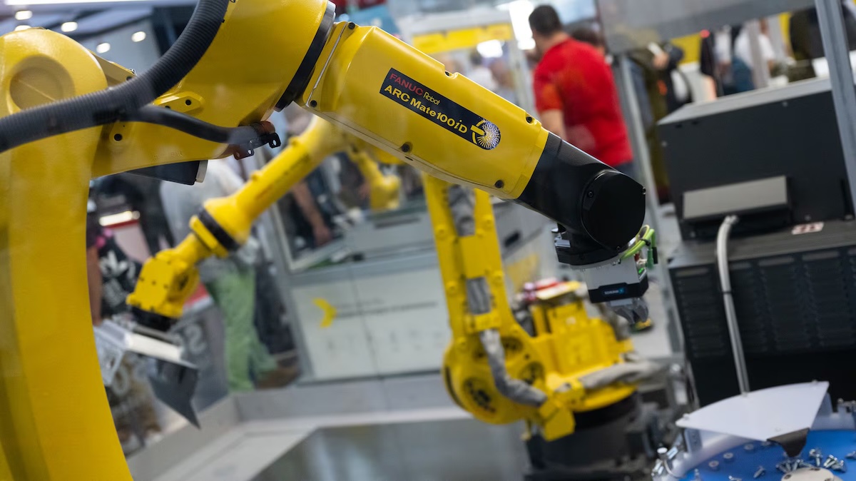 GM устанавливает роботов на флагманском заводе по производству электромобилей после увольнения 1,3 тысячи рабочих - 1 GM устанавливает роботов на флагманском заводе по производству электромобилей после увольнения 1,3 тысячи рабочих - 1