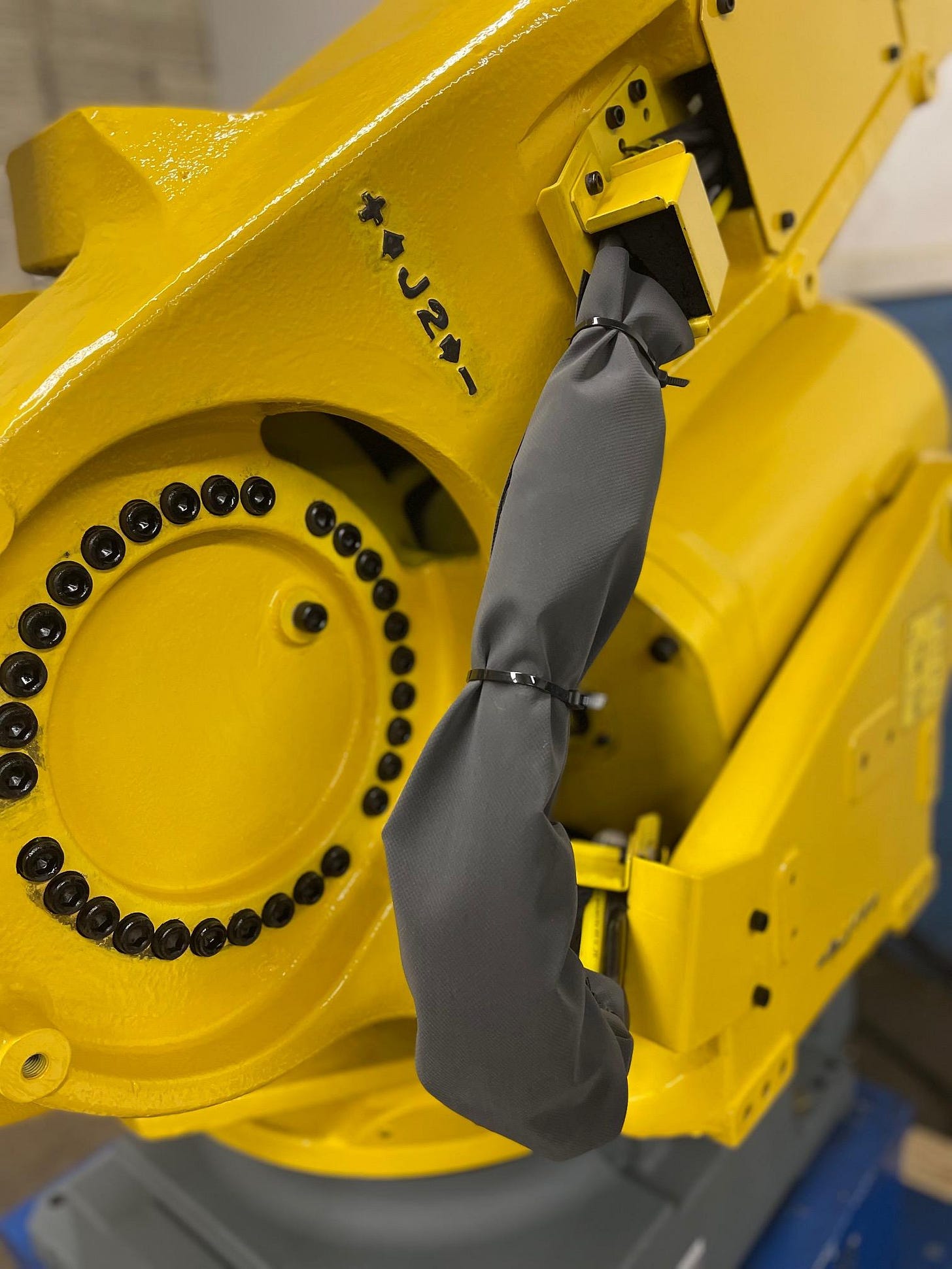 Плечо FANUC R-2000iB/165F крупным планом