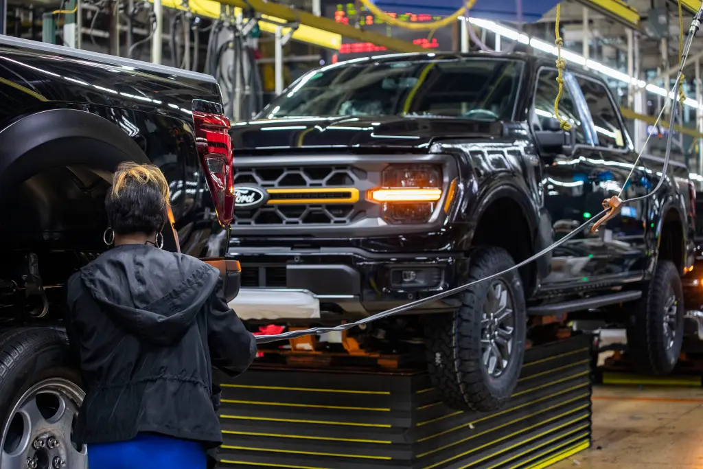 СМИ: Ford увольнял сотрудников из-за сбоев в терминалах оплаты вендинговых аппаратов - 1