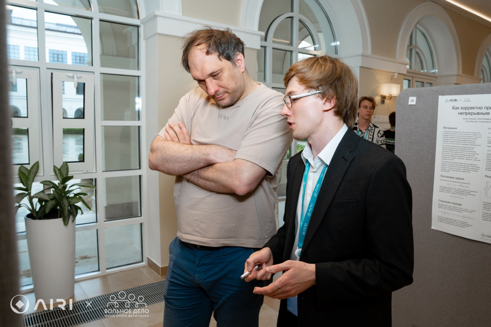 Рассказываю генеральному директору AIRI Ивану Валерьевичу Оселедцу о своих исследованиях