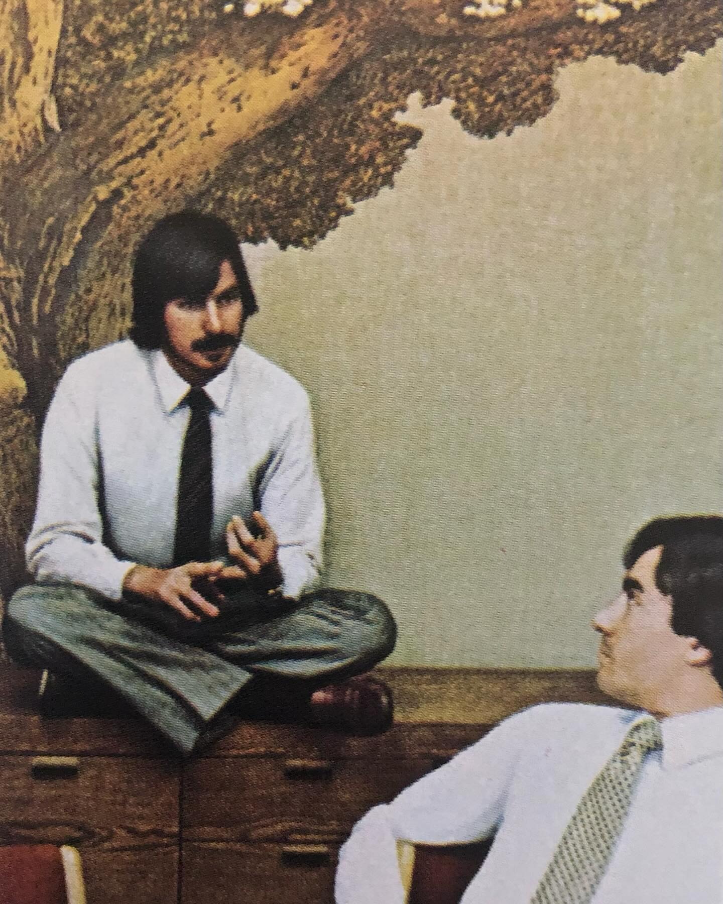 Стив Джобс и Трип Хоукинс в офисе Apple, 1979 год. Источник
