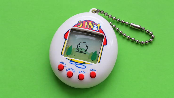 Оригинальный Tamagotchi вышел в Японии в 1996 году, а мировой бум пришелся на конец 1990-х. У вас тоже был такой?