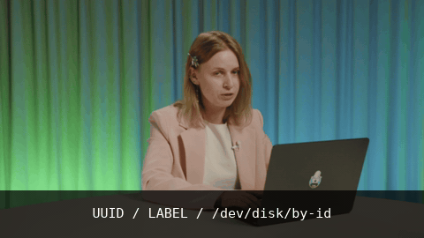 Для монтирования надёжнее применять UUID, метки файловых систем, пути /dev/disk/by-id/ или WWID.
