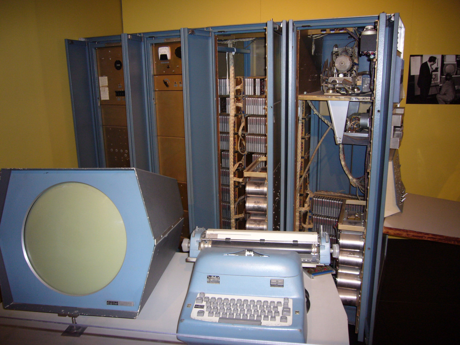 Тот самый PDP-1. Источник изображения